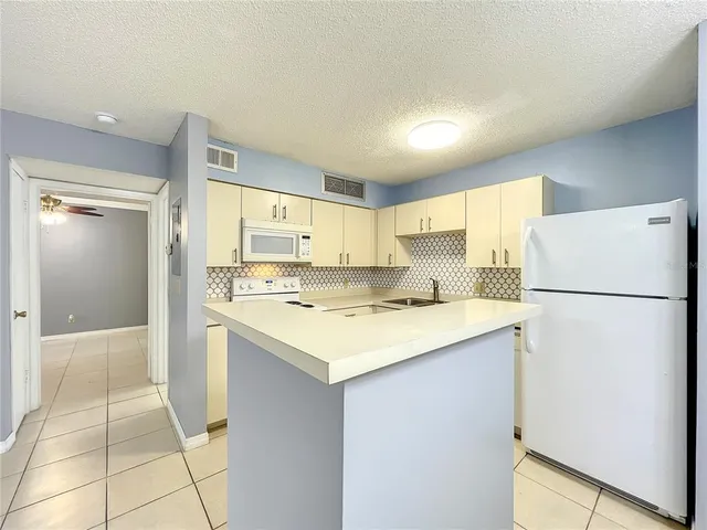 $180,000 | 320 Forestway Circle, Unit 102, Altamonte Springs, FL 32701