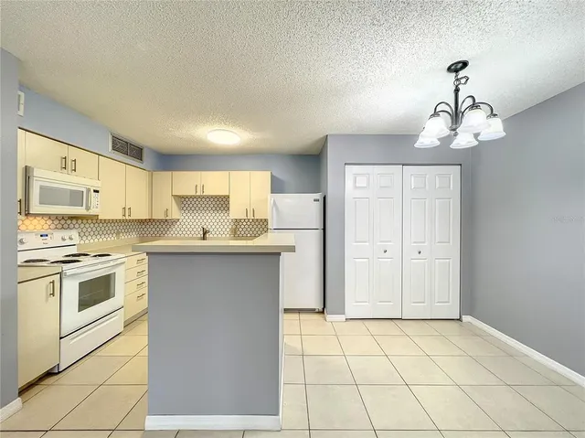 $180,000 | 320 Forestway Circle, Unit 102, Altamonte Springs, FL 32701