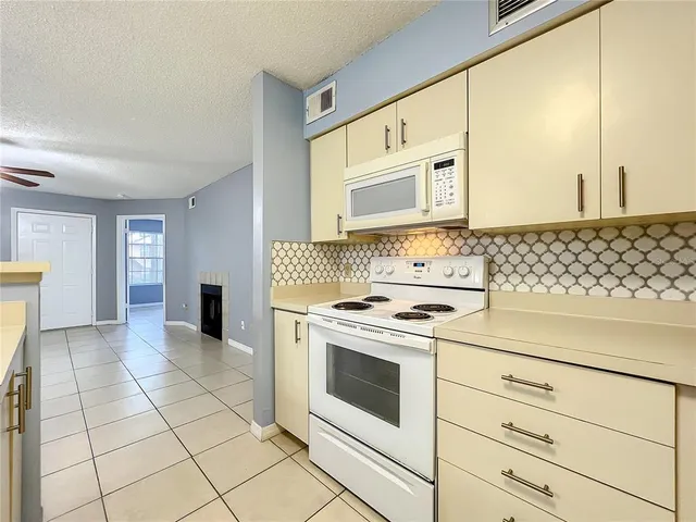 $180,000 | 320 Forestway Circle, Unit 102, Altamonte Springs, FL 32701