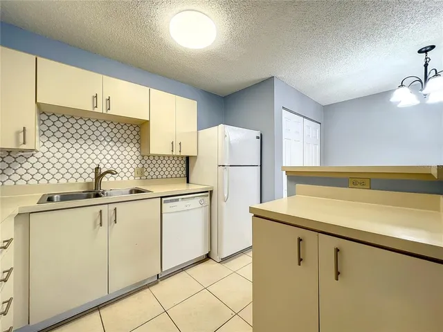 $180,000 | 320 Forestway Circle, Unit 102, Altamonte Springs, FL 32701