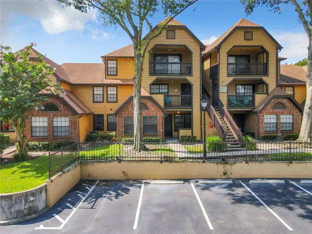 $180,000 | 320 Forestway Circle, Unit 102, Altamonte Springs, FL 32701
