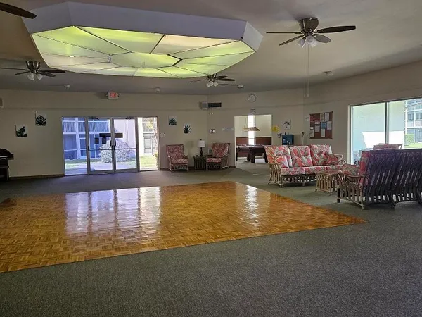 $1,400 | 700 Village Green Court, Unit 316, Palm Springs, FL 33461