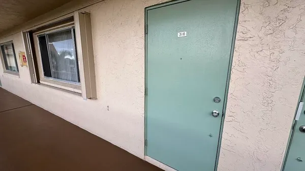 $1,400 | 700 Village Green Court, Unit 316, Palm Springs, FL 33461