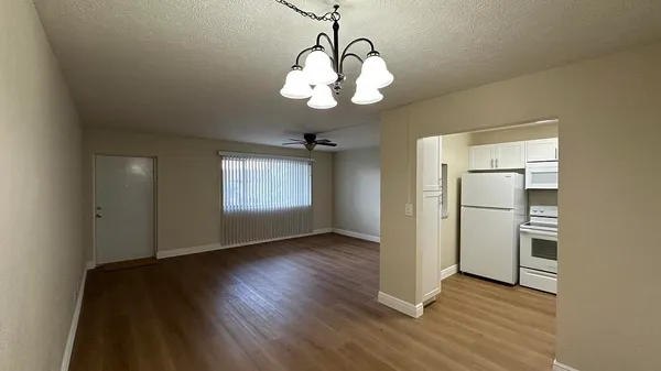 $1,400 | 700 Village Green Court, Unit 316, Palm Springs, FL 33461