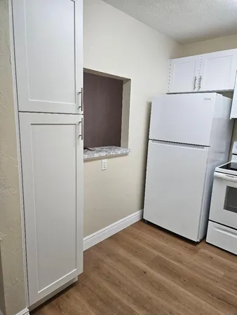 $1,400 | 700 Village Green Court, Unit 316, Palm Springs, FL 33461