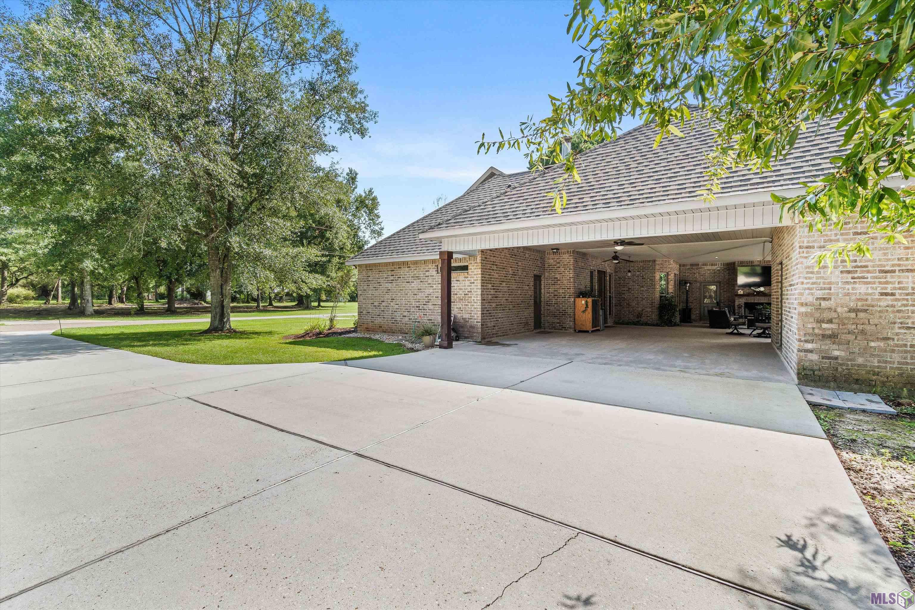 42625 Pleasant Ridge Extension Ponchatoula, LA 70454 - Photo 31 of 33 Lots of Parking Space!