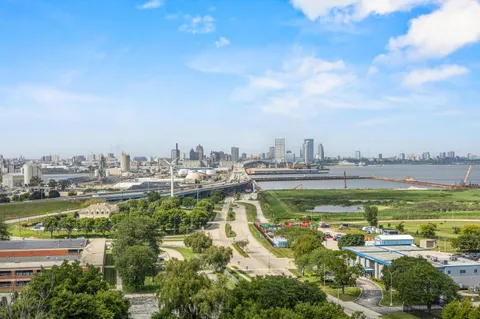$299,900 | 2525 South Shore Drive, Unit 14C, Milwaukee, WI 53207