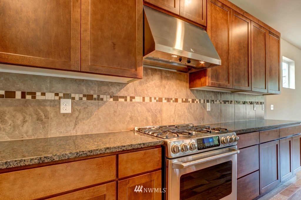 22323 38th Avenue Southeast Bothell, WA 98021 - Photo 11 of 25