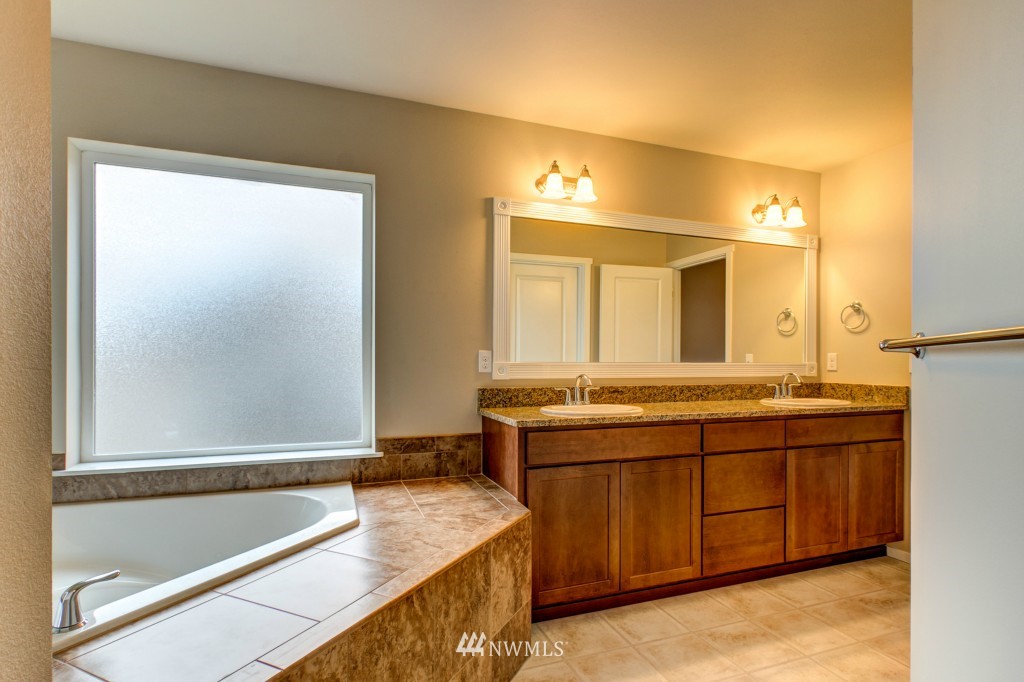 22323 38th Avenue Southeast Bothell, WA 98021 - Photo 17 of 25