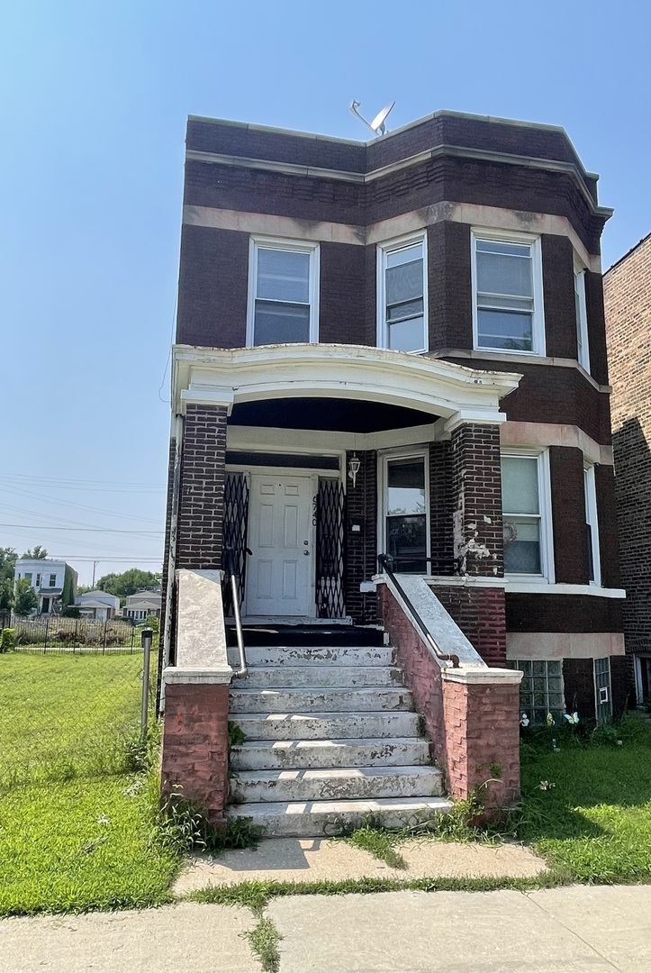 6740 South St Lawrence Avenue, Unit 2 Chicago, IL 60637 - Photo 1 of 1 a front view of a house with garden