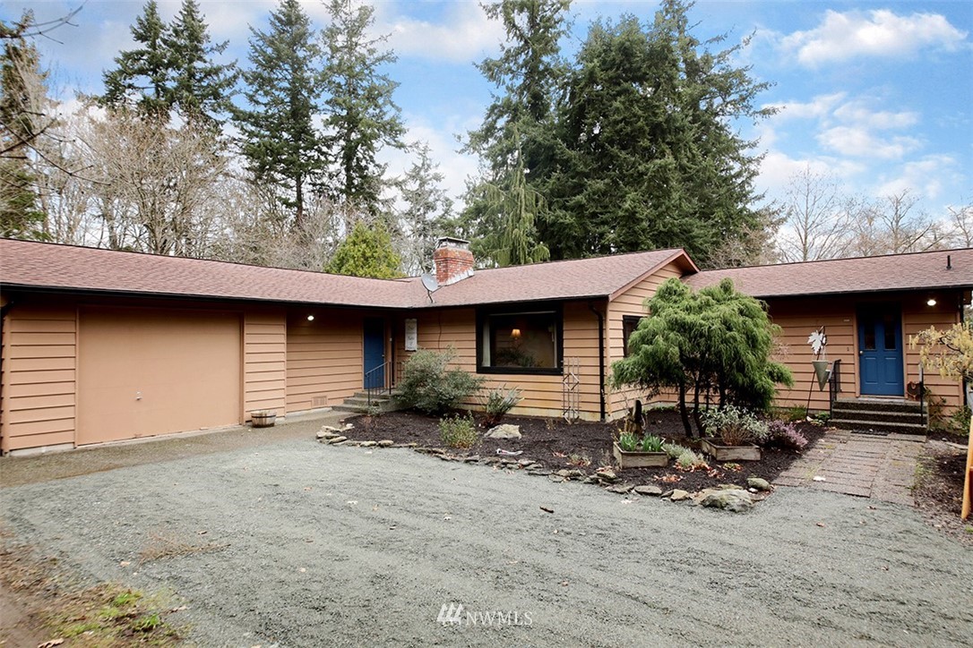 6823 Sills Road Clinton, WA 98236 - Photo 1 of 40