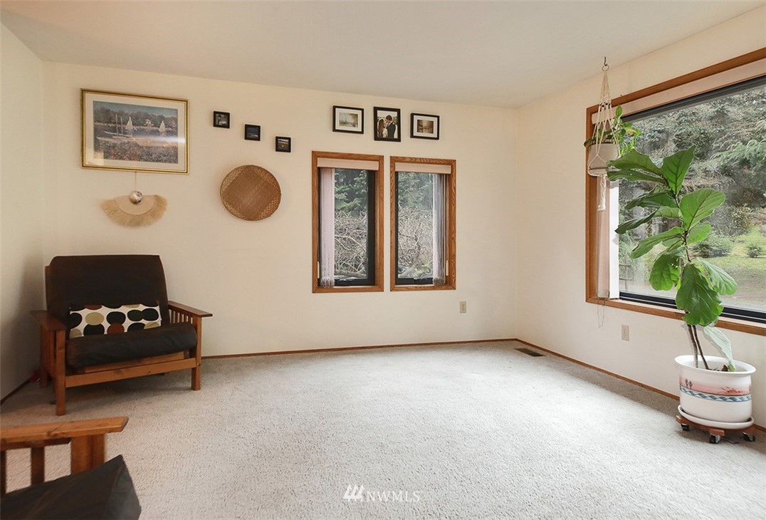 6823 Sills Road Clinton, WA 98236 - Photo 11 of 40