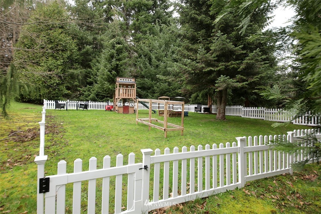 6823 Sills Road Clinton, WA 98236 - Photo 35 of 40