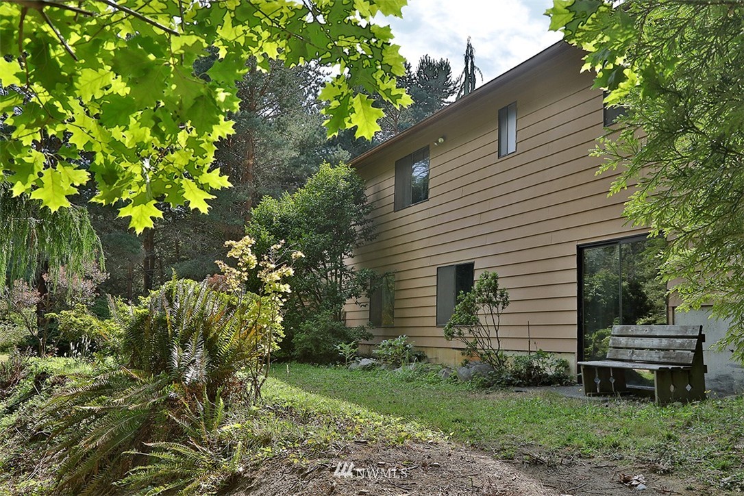 6823 Sills Road Clinton, WA 98236 - Photo 7 of 40