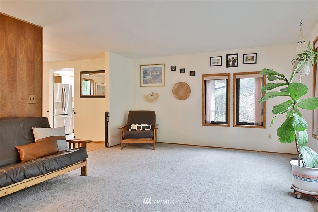 6823 Sills Road Clinton, WA 98236 - Photo 10 of 40