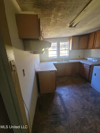 $38,000 | 122 Denwiddie Avenue, McComb, MS 39648