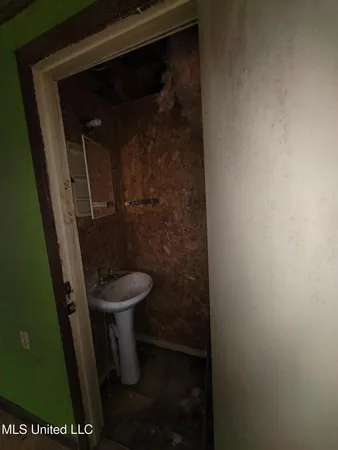 $38,000 | 122 Denwiddie Avenue, McComb, MS 39648