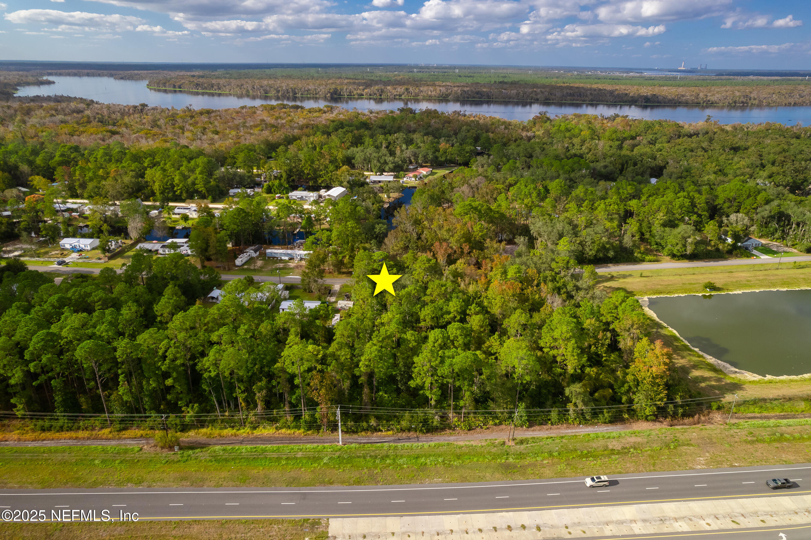 127 Landmark Avenue Satsuma, FL 32189 - Photo 13 of 14 a view of a swimming pool and a yard