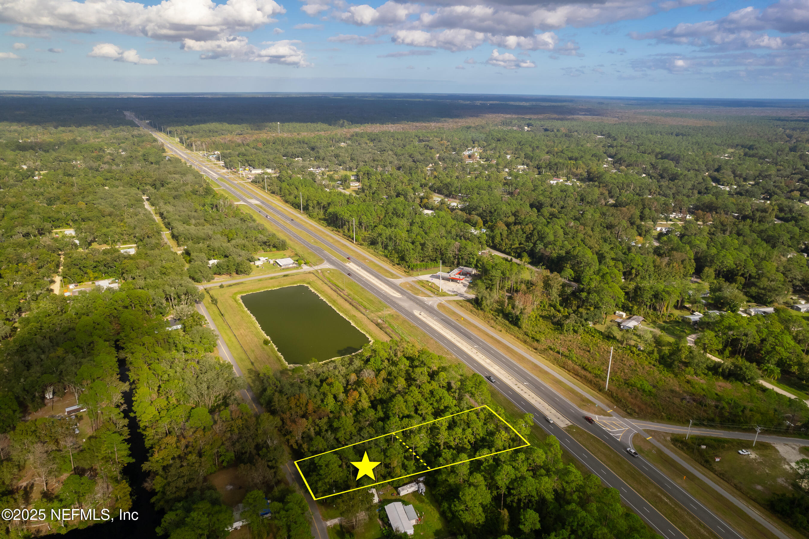 127 Landmark Avenue Satsuma, FL 32189 - Photo 9 of 14 a view of a city