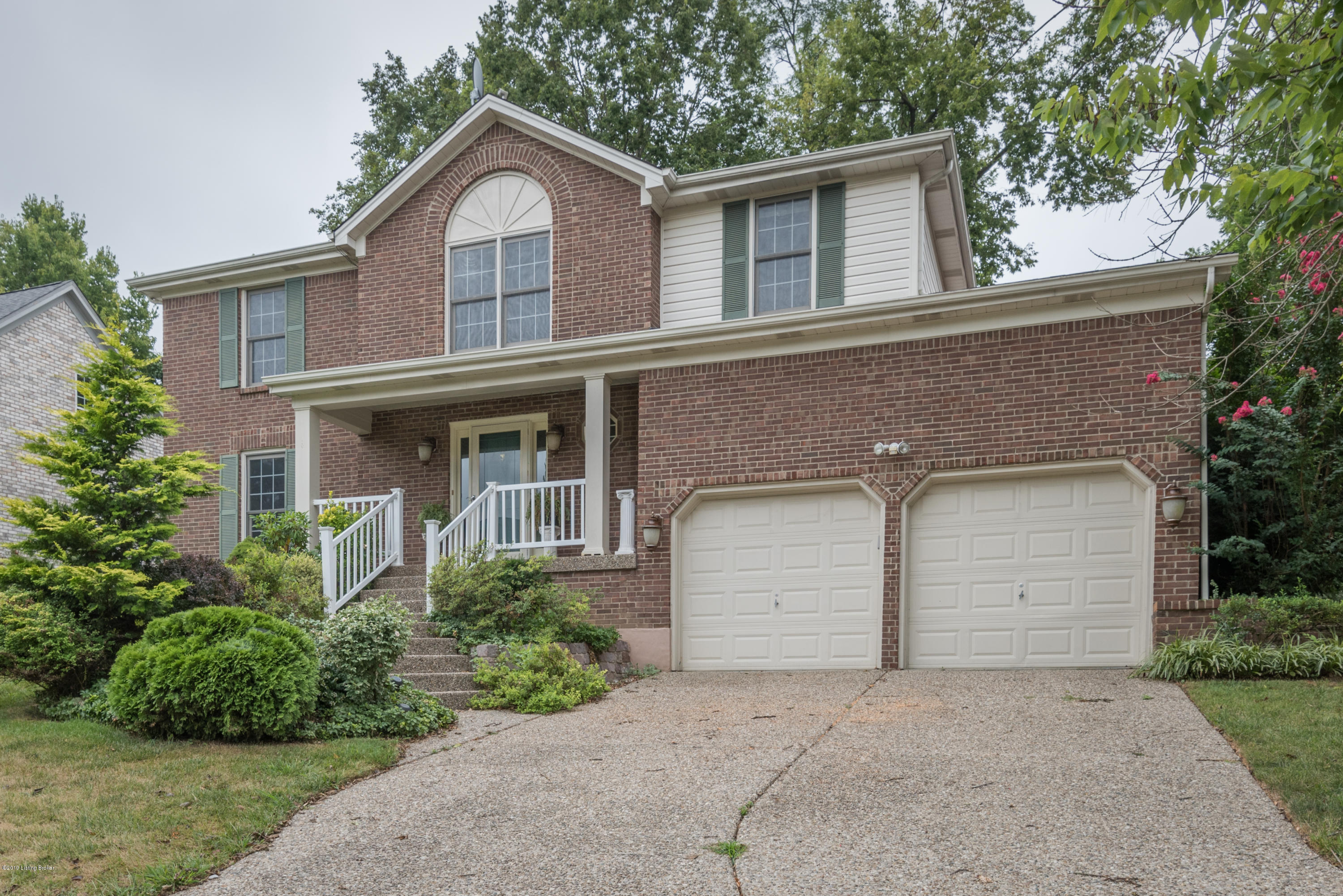 8314 Lacevine Road Louisville, KY 40220 - Photo 3 of 39 Front