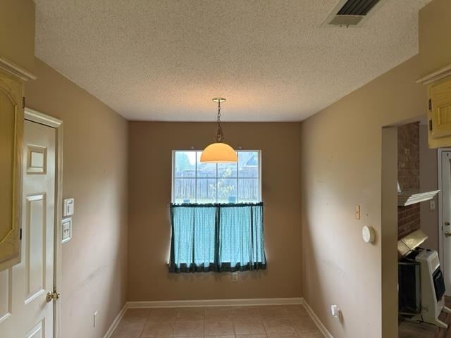 7764 Reese Road Memphis, TN 38133 - Photo 3 of 12 a window in a room