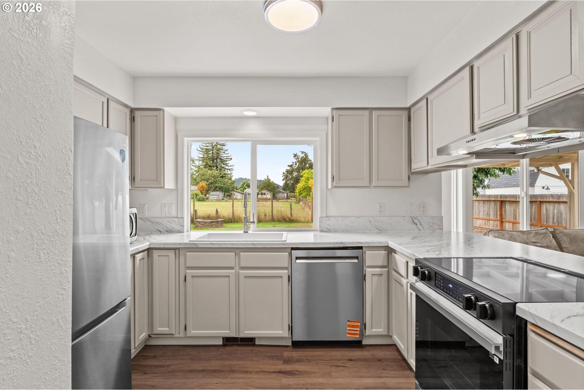 992 South 44th Street Springfield, OR 97478 - Photo 12 of 43 Gallery Image 12