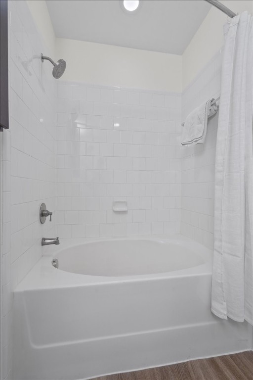1900 Barton Springs Road, Unit 5001 Austin, TX 78704 - Photo 19 of 34 a bathroom with a bathtub