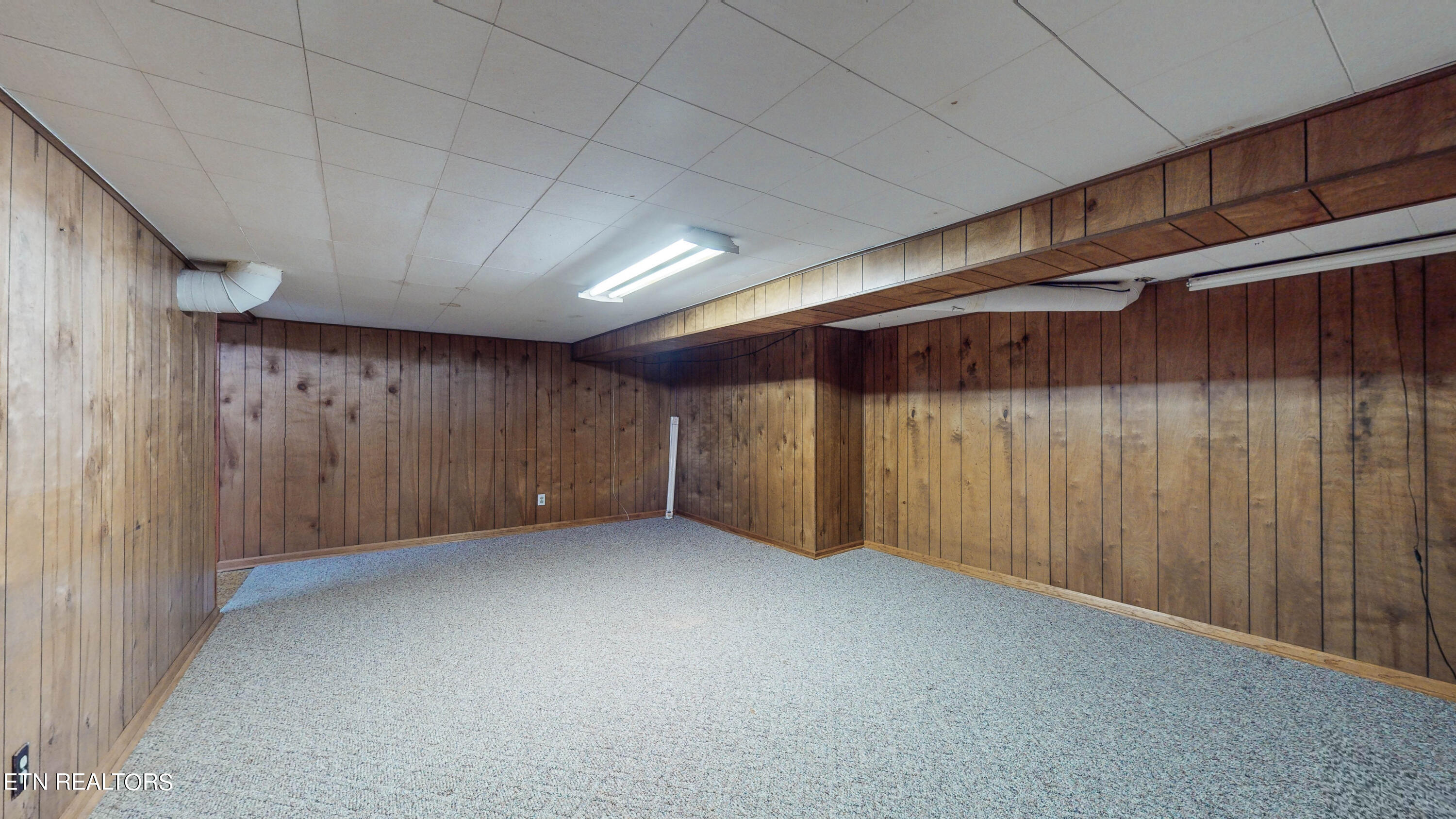 437 Pinecrest Road Jacksboro, TN 37757 - Photo 24 of 43 411-Pinecrest-Rd-12222023_141740