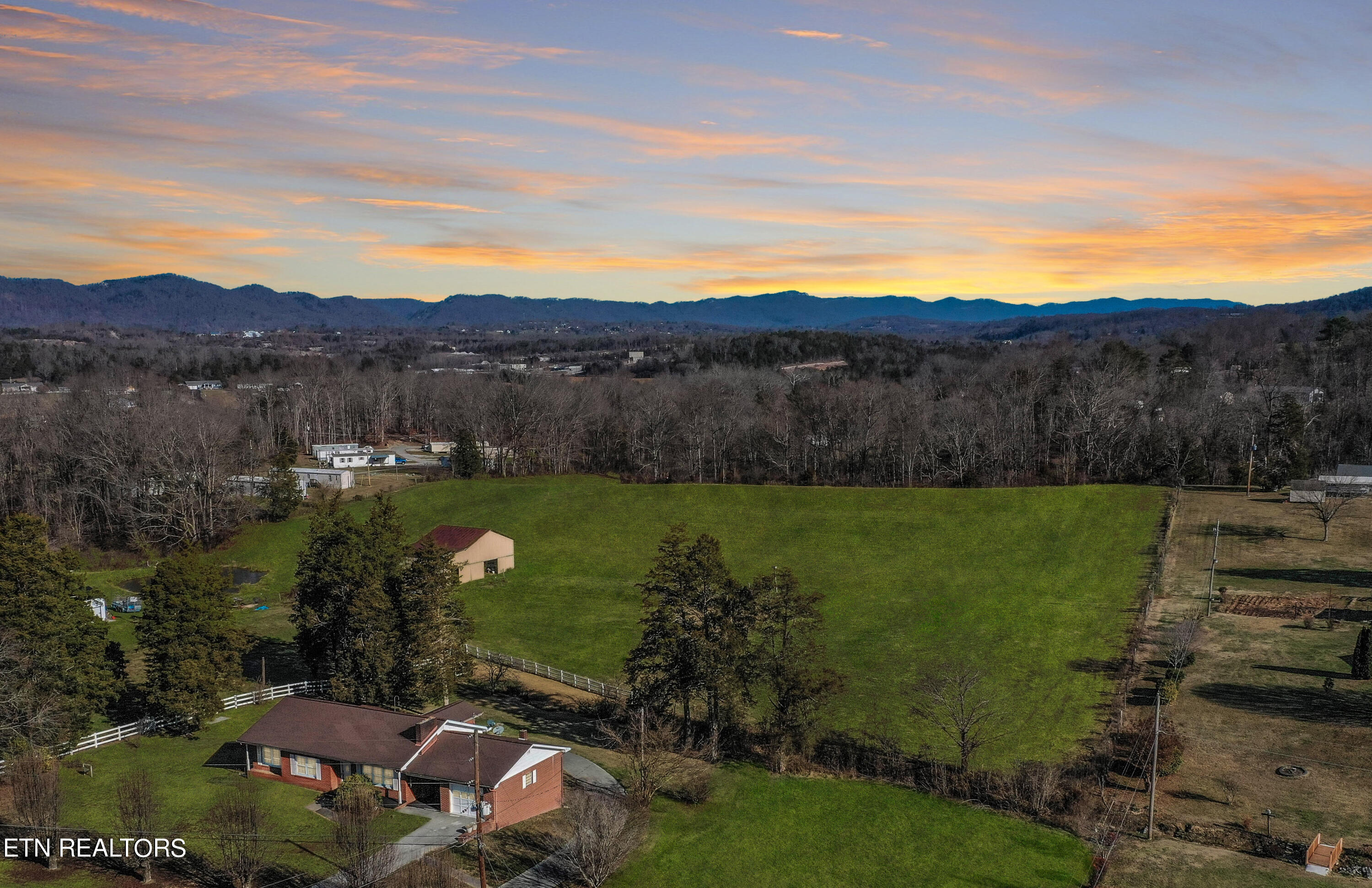 437 Pinecrest Road Jacksboro, TN 37757 - Photo 28 of 43 DJI_0072-2