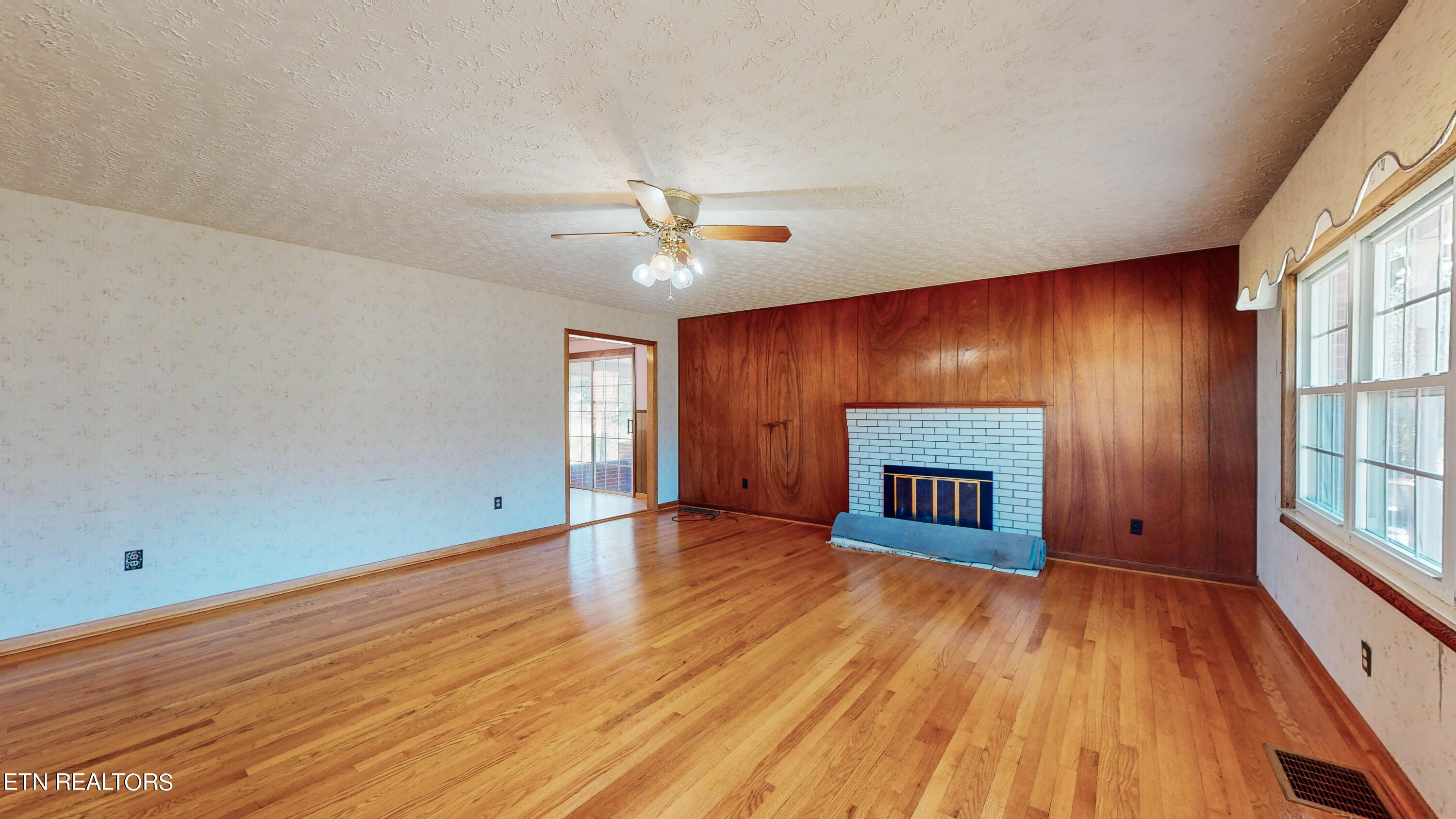 437 Pinecrest Road Jacksboro, TN 37757 - Photo 6 of 43 411-Pinecrest-Rd-12222023_141141