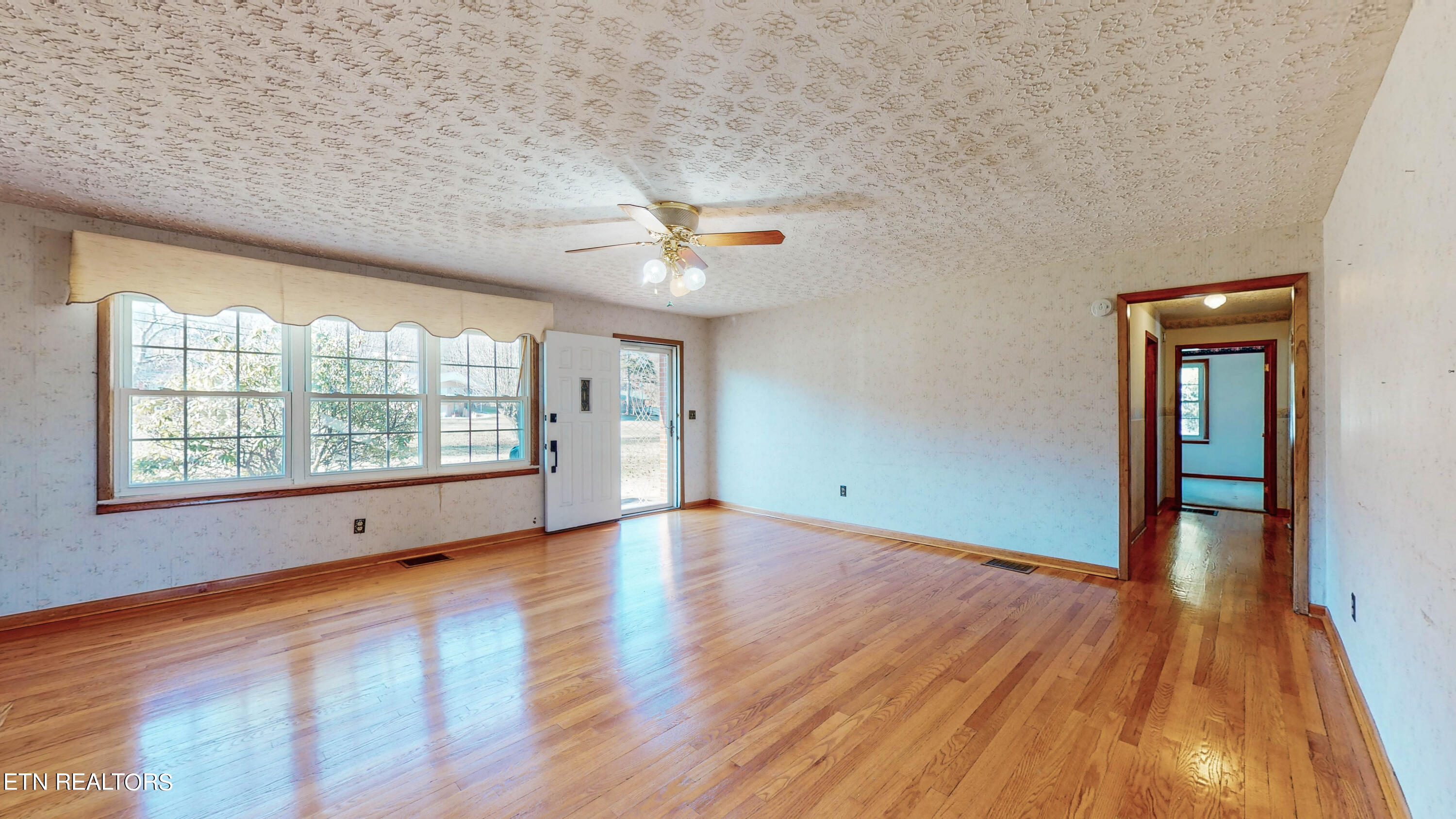 437 Pinecrest Road Jacksboro, TN 37757 - Photo 8 of 43 411-Pinecrest-Rd-12222023_141218
