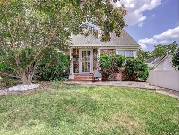 $2,000 | 48-43 201st Street | Auburndale