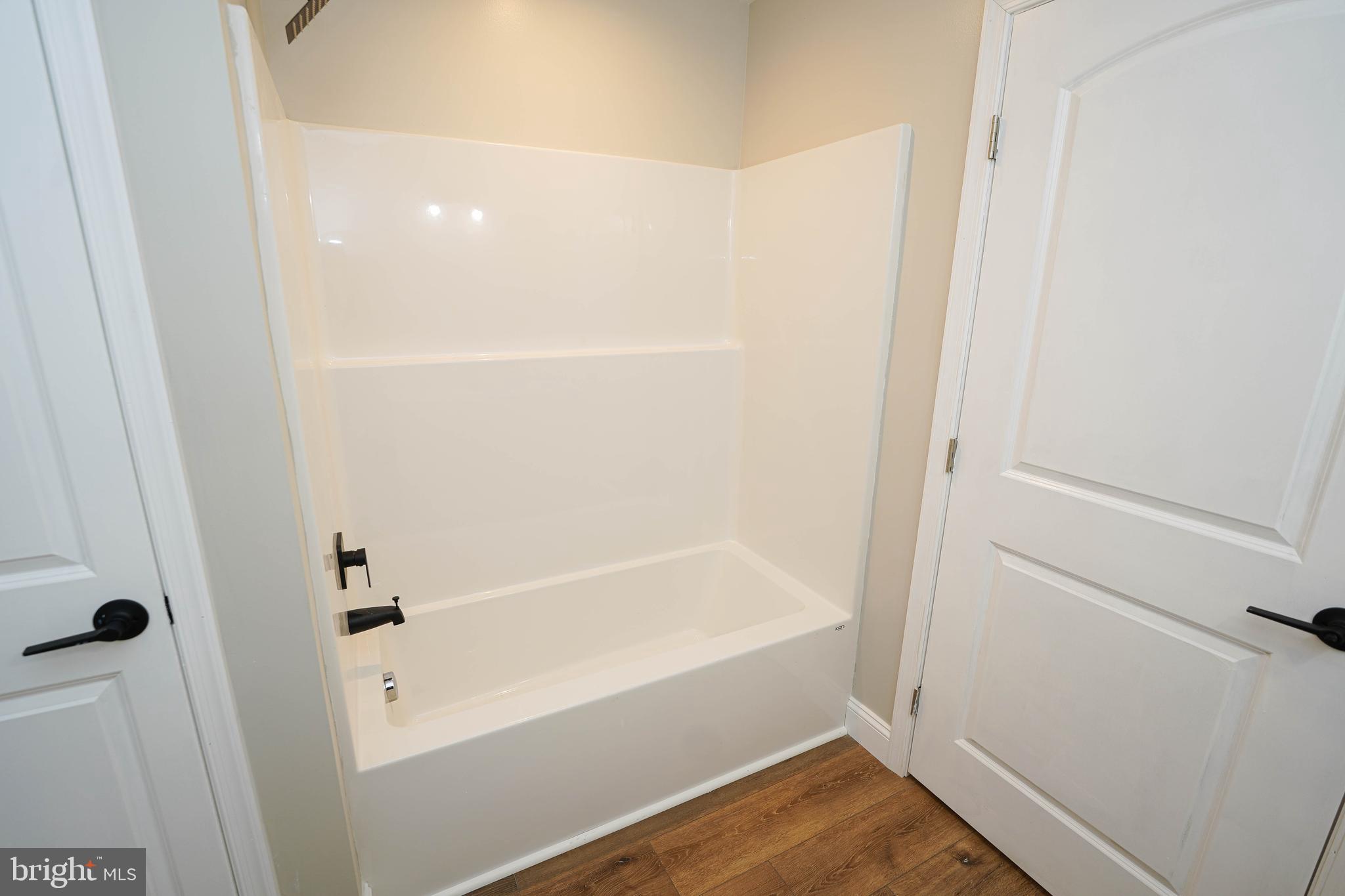 4206 Jacksonville Road Crisfield, MD 21817 - Photo 23 of 34 a bathroom with a bathtub
