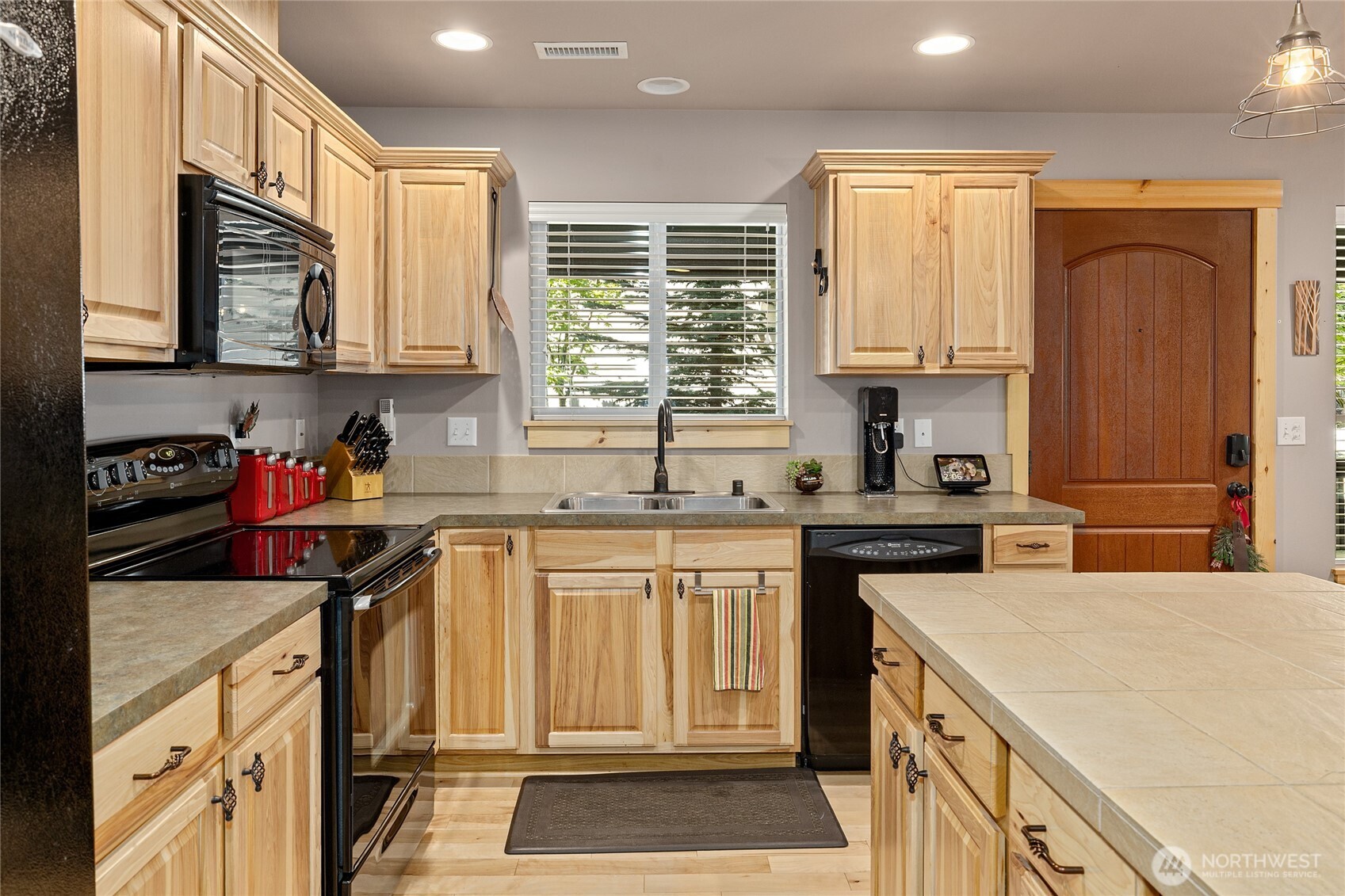 200 Clearwater Loop, Unit 1 Ronald, WA 98940 - Photo 13 of 40 a kitchen with stainless steel appliances granite countertop a sink stove and refrigerator