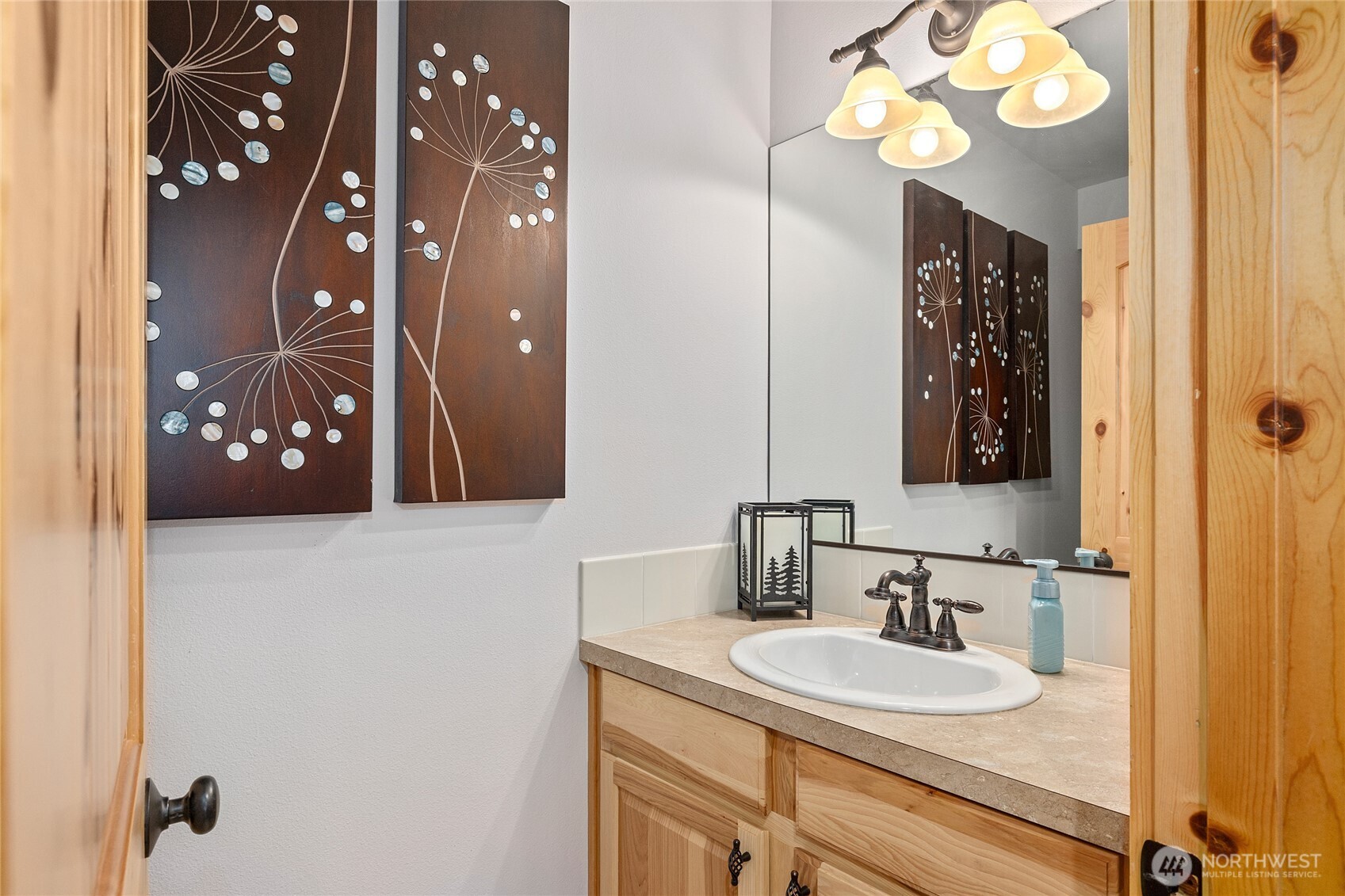 200 Clearwater Loop, Unit 1 Ronald, WA 98940 - Photo 15 of 40 a bathroom with a sink and a mirror