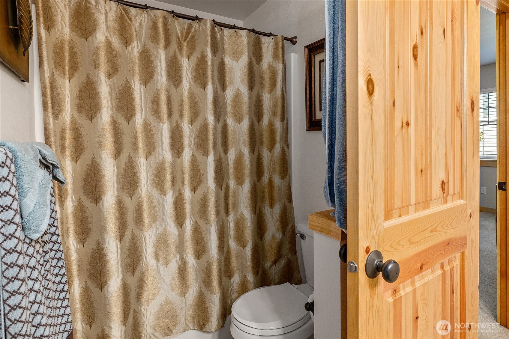 200 Clearwater Loop, Unit 1 Ronald, WA 98940 - Photo 27 of 40 a bathroom with a shower curtain and a curtain