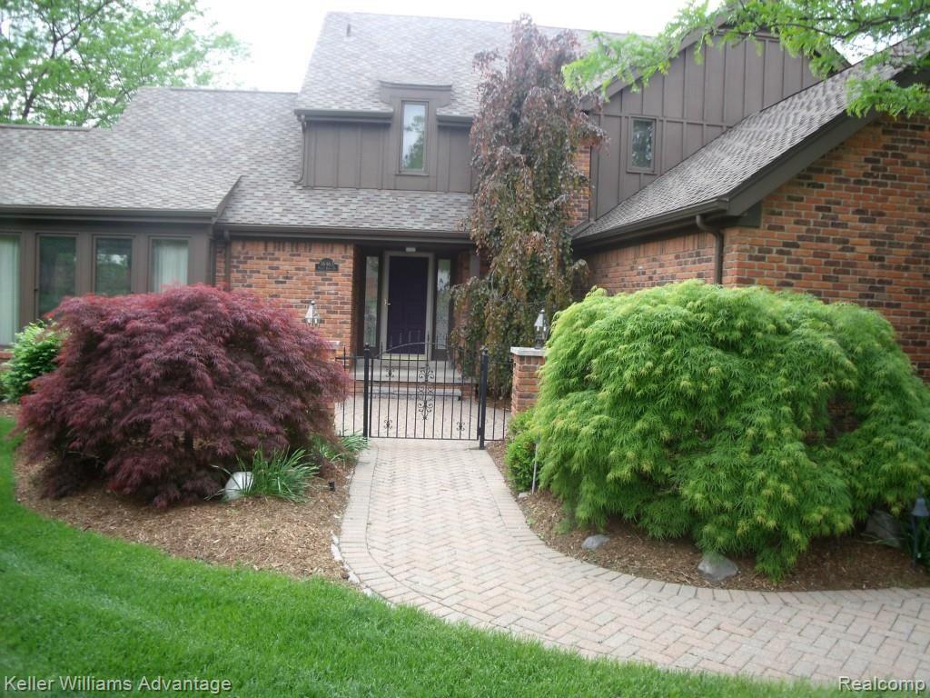 36463 Valley Ridge Drive Farmington Hills, MI 48331 - Photo 2 of 33