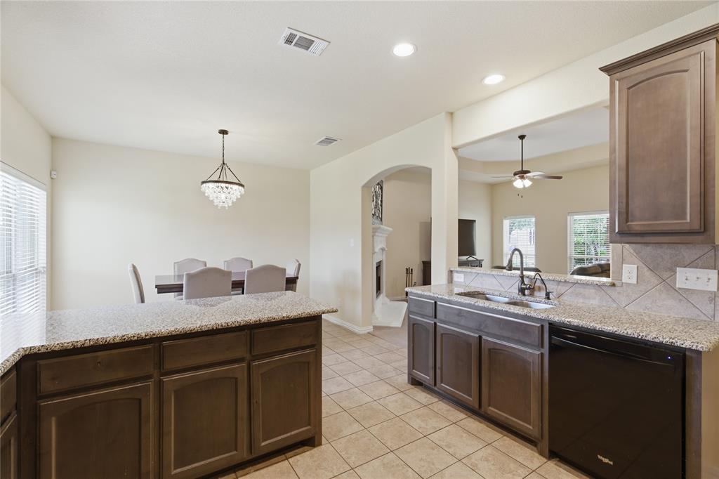 508 Kriston Drive Azle, TX 76020 - Photo 11 of 32