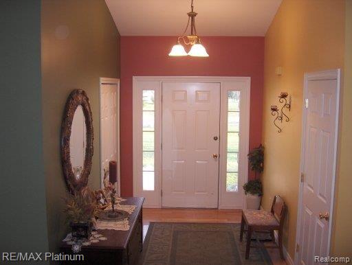 3988 West Schafer Road Pinckney, MI 48169 - Photo 3 of 7 Foyer