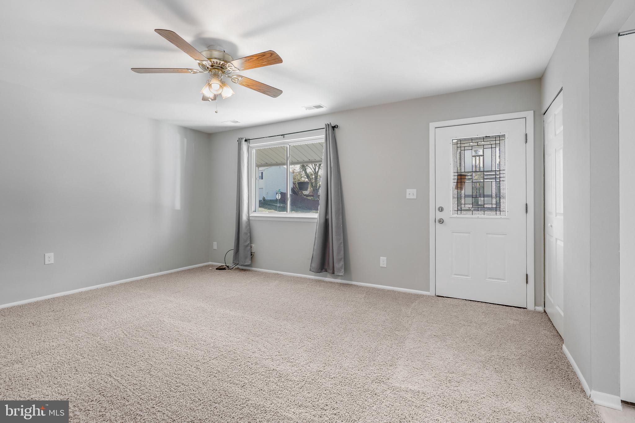 7749 Notley Road Pasadena, MD 21122 - Photo 3 of 26 Living room