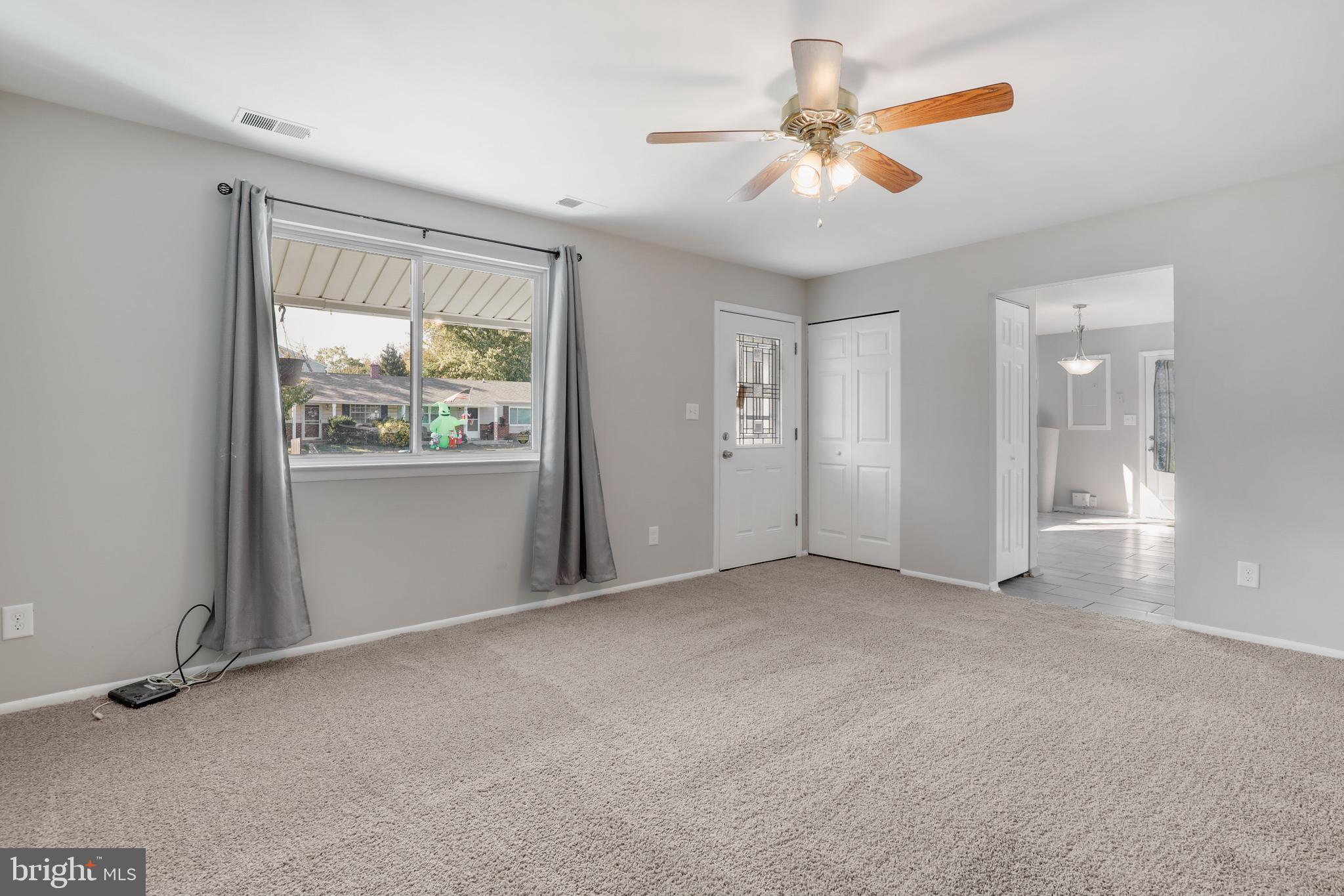7749 Notley Road Pasadena, MD 21122 - Photo 4 of 26 Living room
