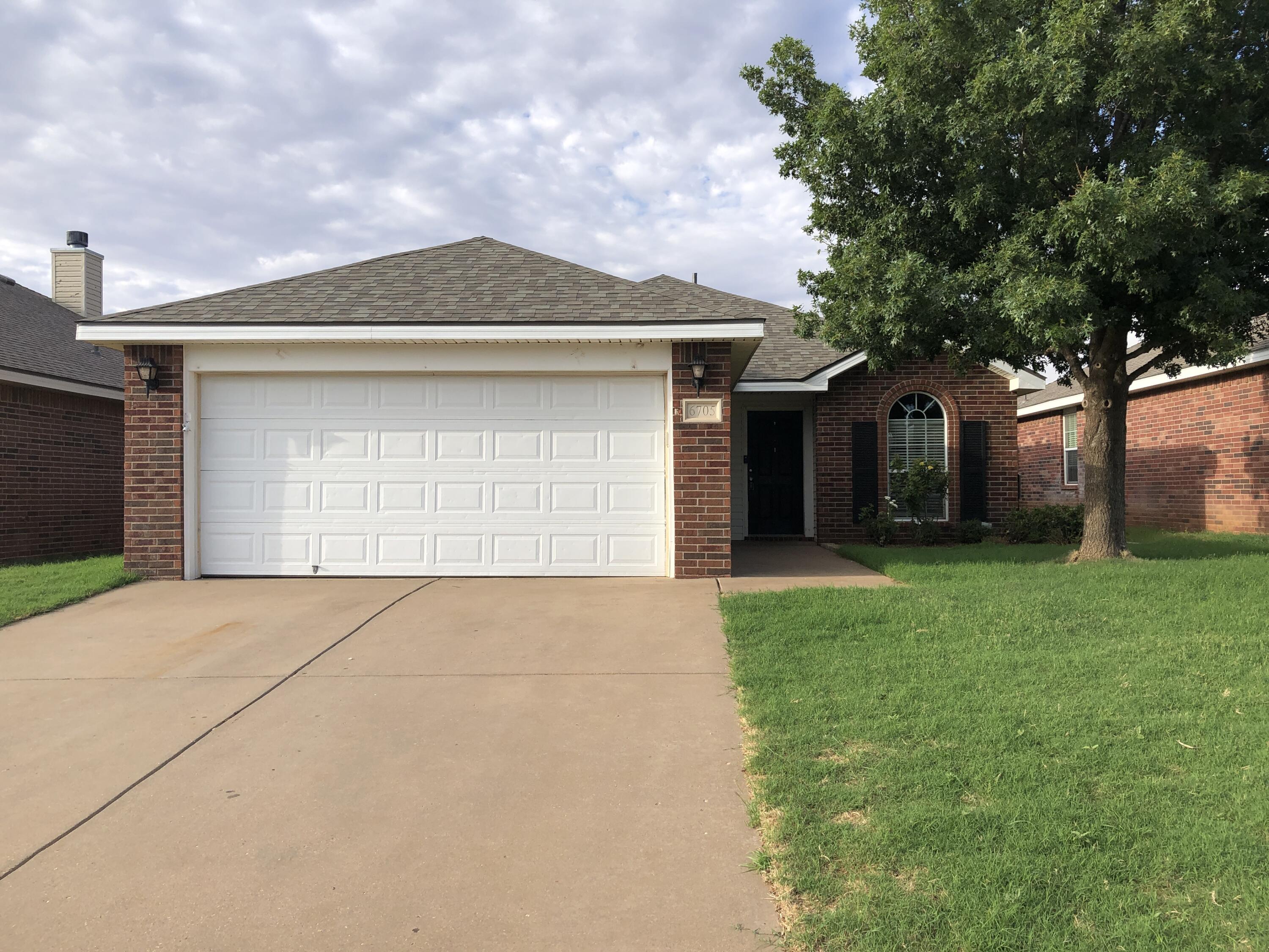 6705 84th Street Lubbock, TX 79424 - Photo 3 of 26 IMG_0431