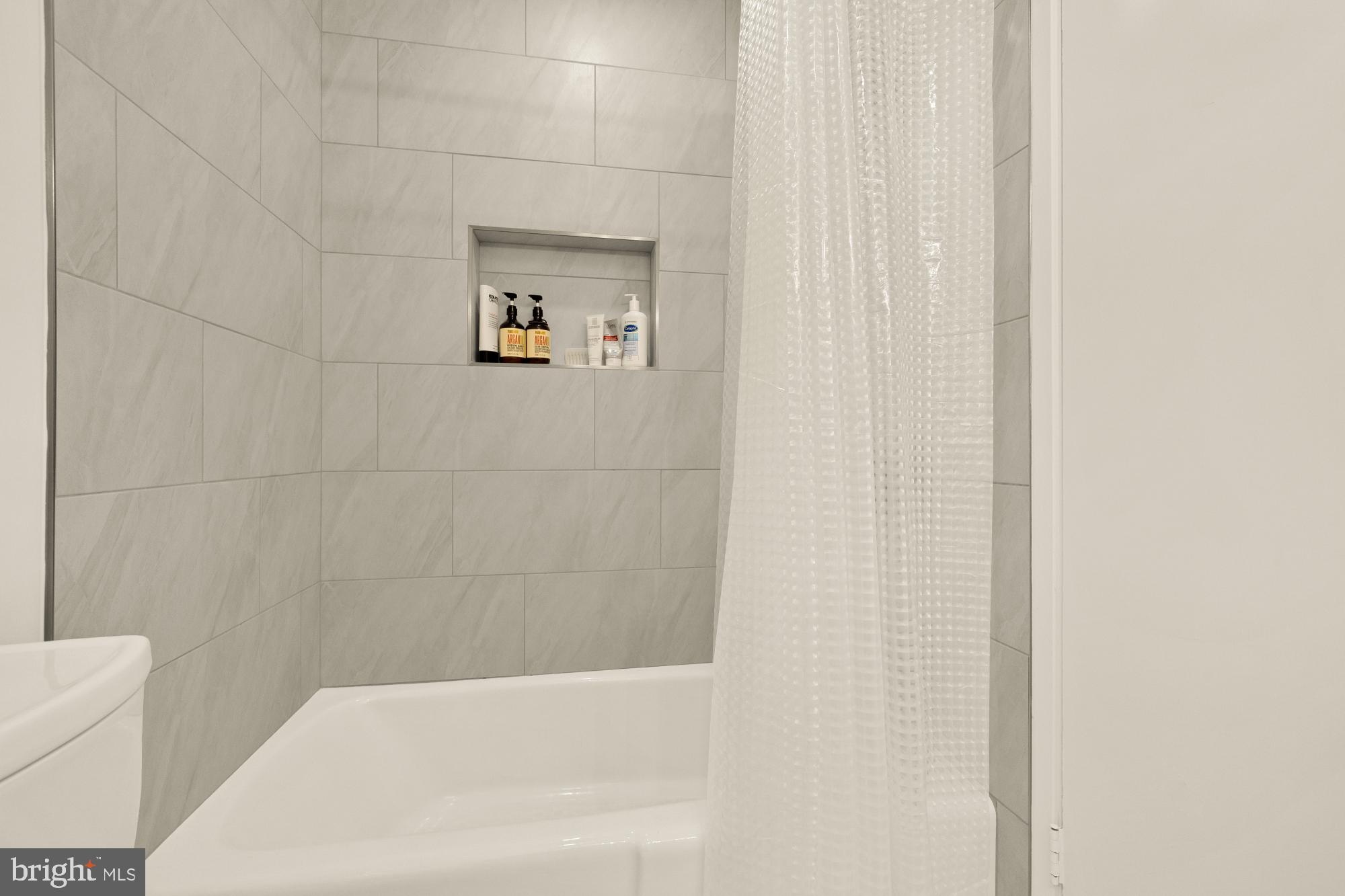 10419 Crossing Creek Road Potomac, MD 20854 - Photo 52 of 74 a bathroom with a bathtub
