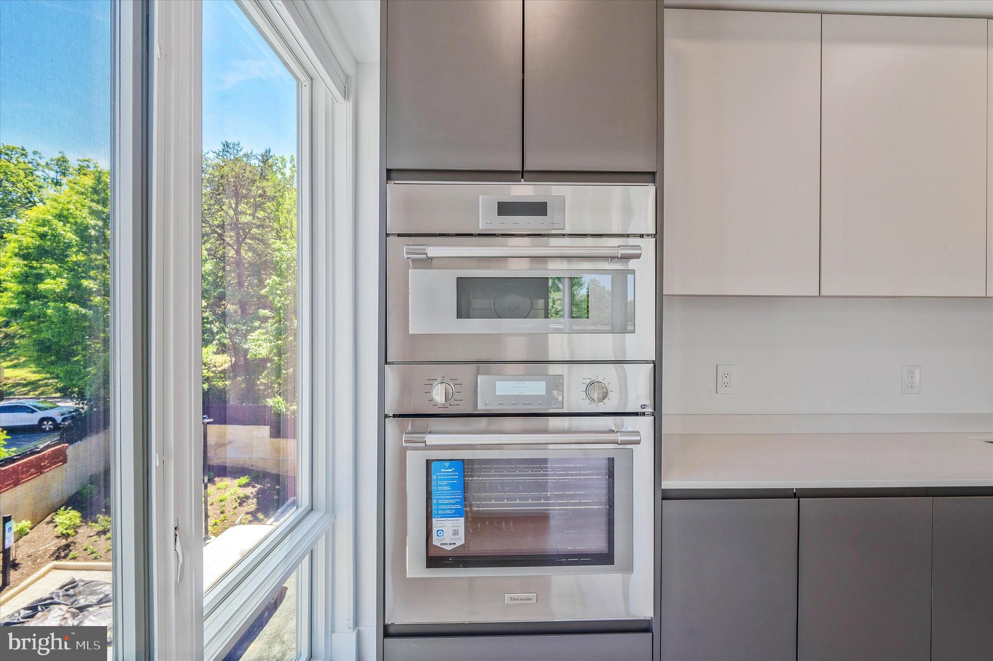 228 West Glebe Road, Unit 301 Alexandria, VA 22305 - Photo 7 of 13 Thermador Built-in Microwave & Oven