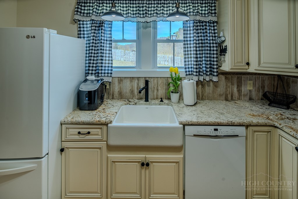 150 Wm Hardy Mast Road Sugar Grove, NC 28679 - Photo 13 of 46