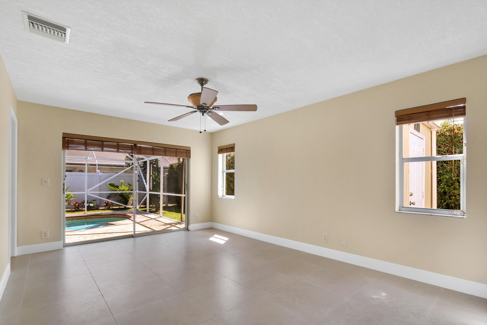 330 North Country Club Boulevard Boca Raton, FL 33487 - Photo 16 of 30 10_Image_10_of_20_mls