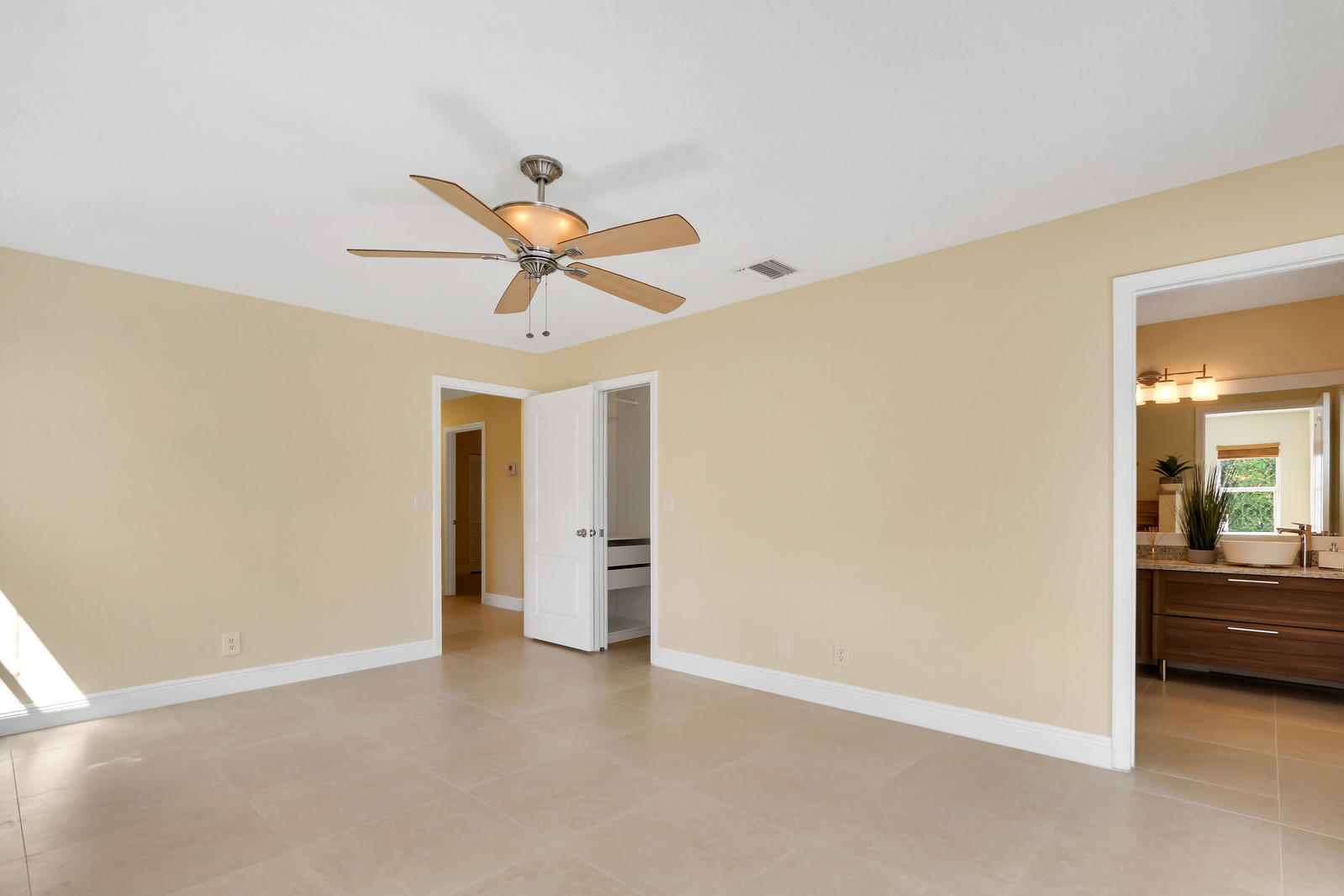 330 North Country Club Boulevard Boca Raton, FL 33487 - Photo 17 of 30 11_Image_11_of_20_mls