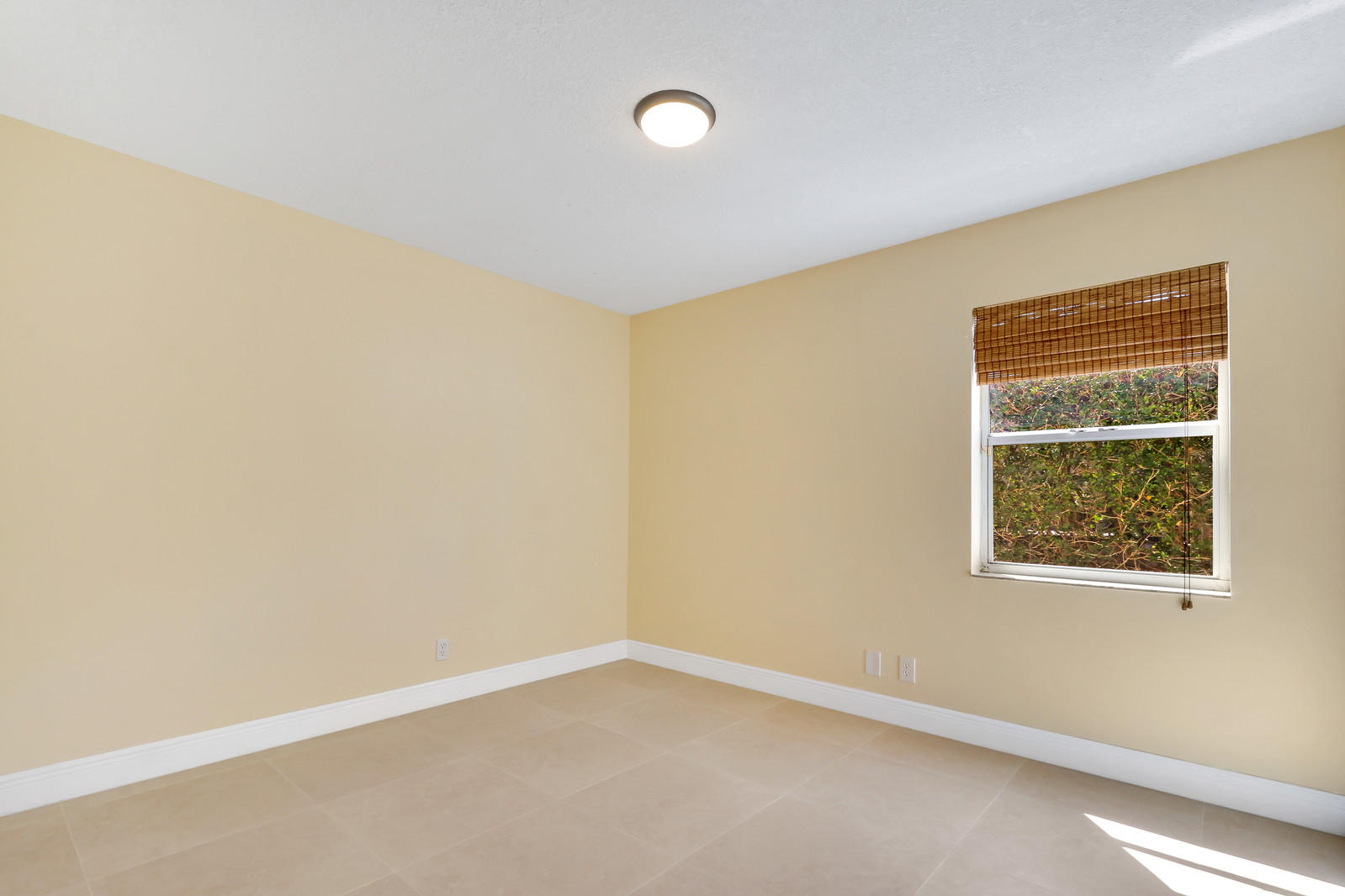 330 North Country Club Boulevard Boca Raton, FL 33487 - Photo 20 of 30 13_Image_13_of_20_mls