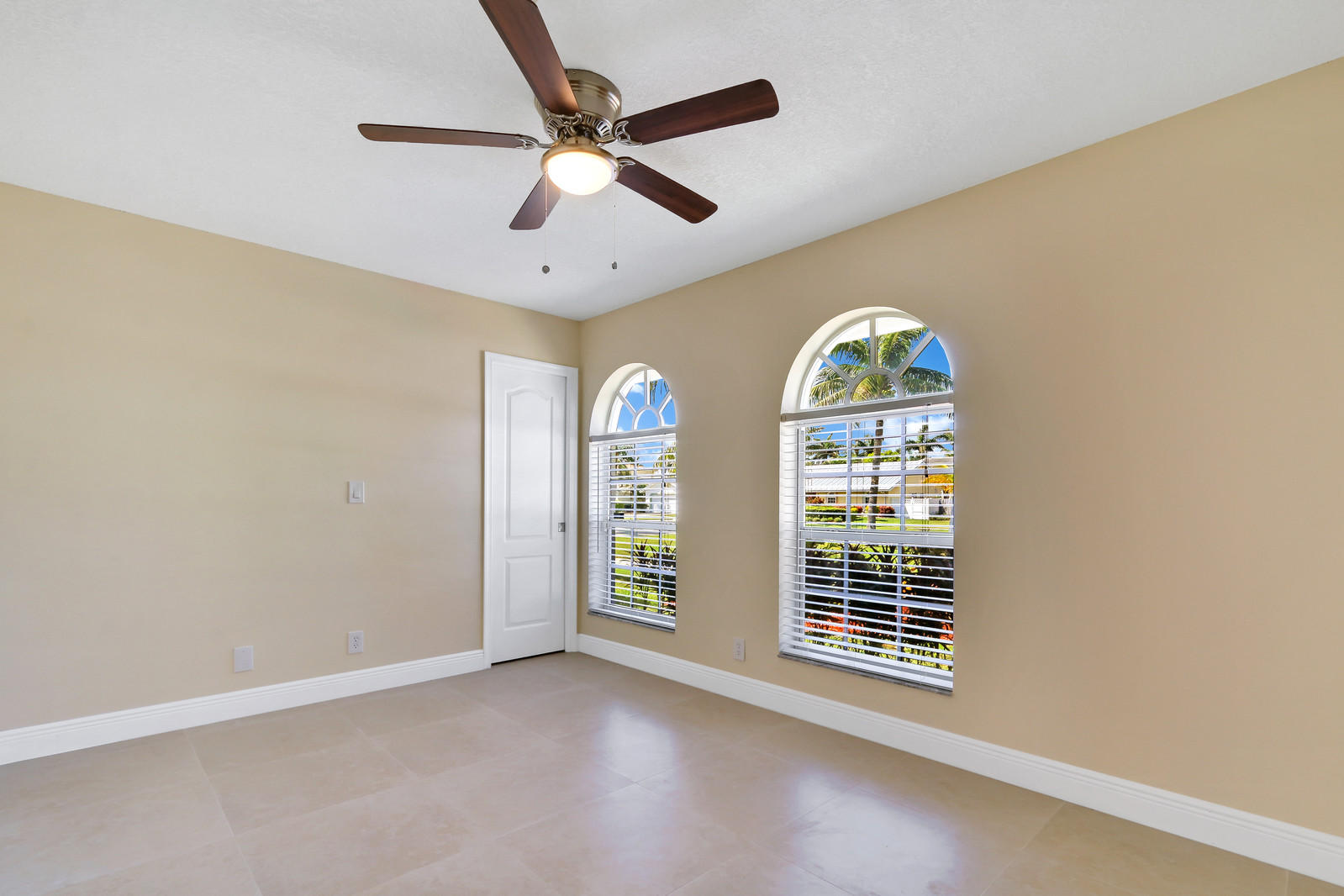 330 North Country Club Boulevard Boca Raton, FL 33487 - Photo 21 of 30 14_Image_14_of_20_mls
