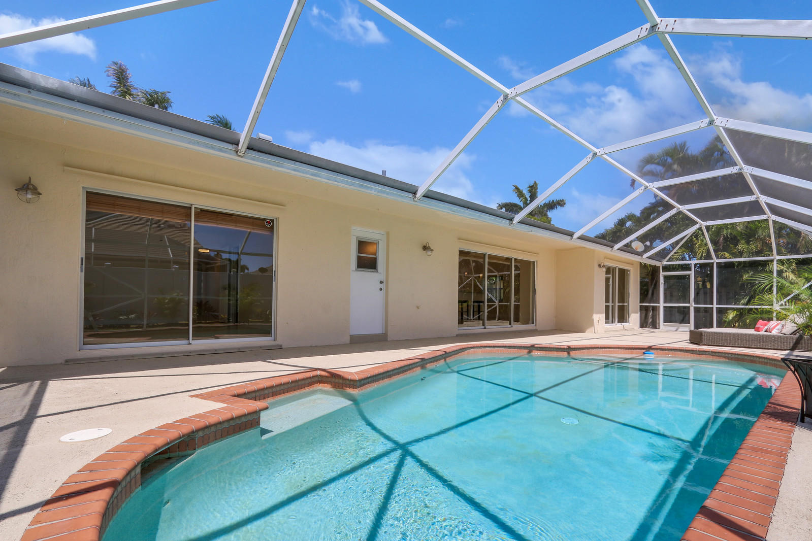 330 North Country Club Boulevard Boca Raton, FL 33487 - Photo 25 of 30 18_Image_18_of_20_mls